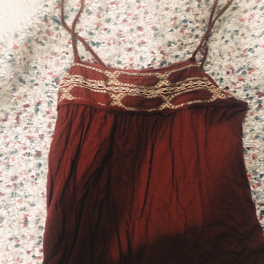 maroon american eagle tank with cream embroidery